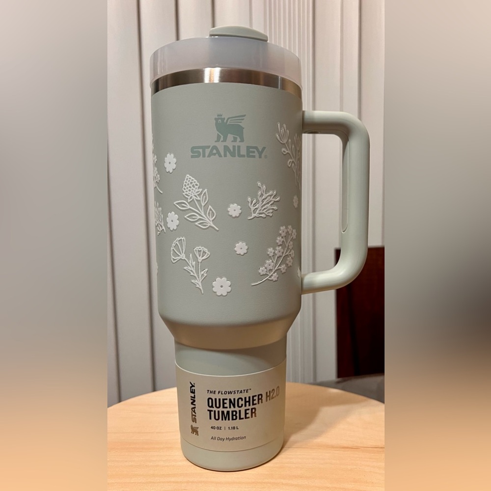 Stanley Quencher H2.O FlowState 40 Mist Green Tumbler with White Floral Pattern